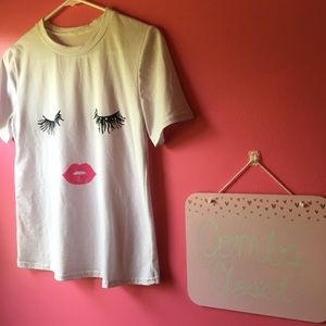 White Lip/eyelash T-Shirt
